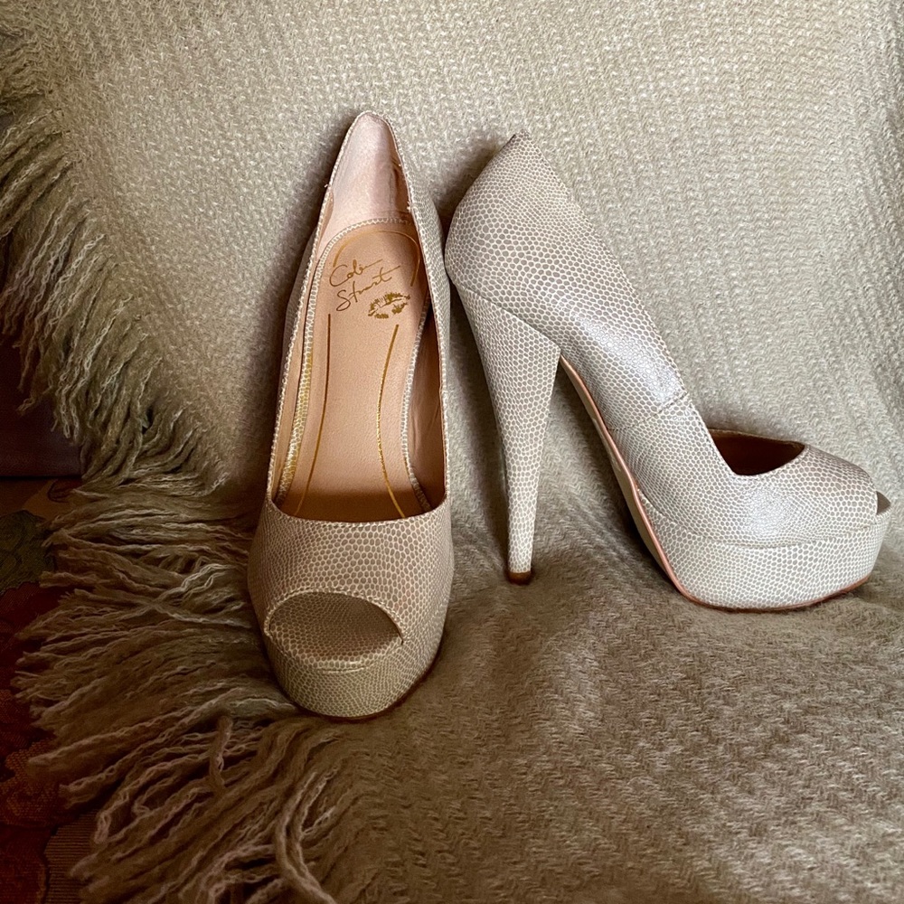 Colin Stuart Platform Peep Toe Pump
